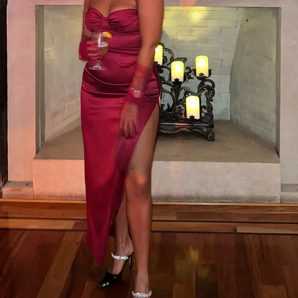 Dress - Picture 2 of 4